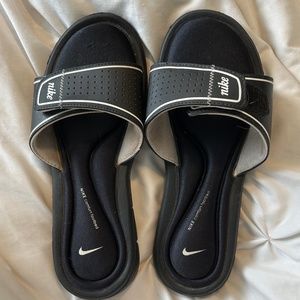 ✨Nike Memory Foam Slides✨